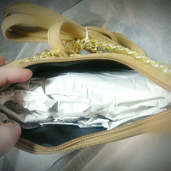 NWT Carmel Purse - Picture 4 of 7